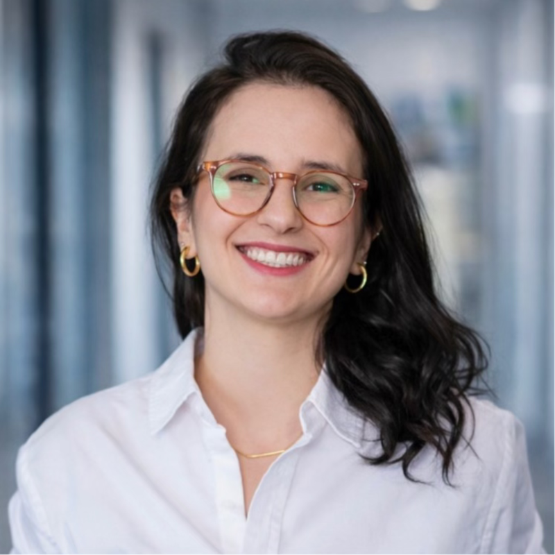 Giovanna Pieroni sorrindo